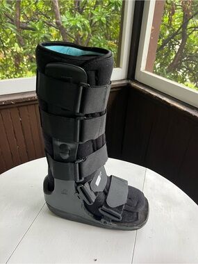 Ossur Formfit Air Walker Black Medical Walking Boot - Supportive Ankle Brace